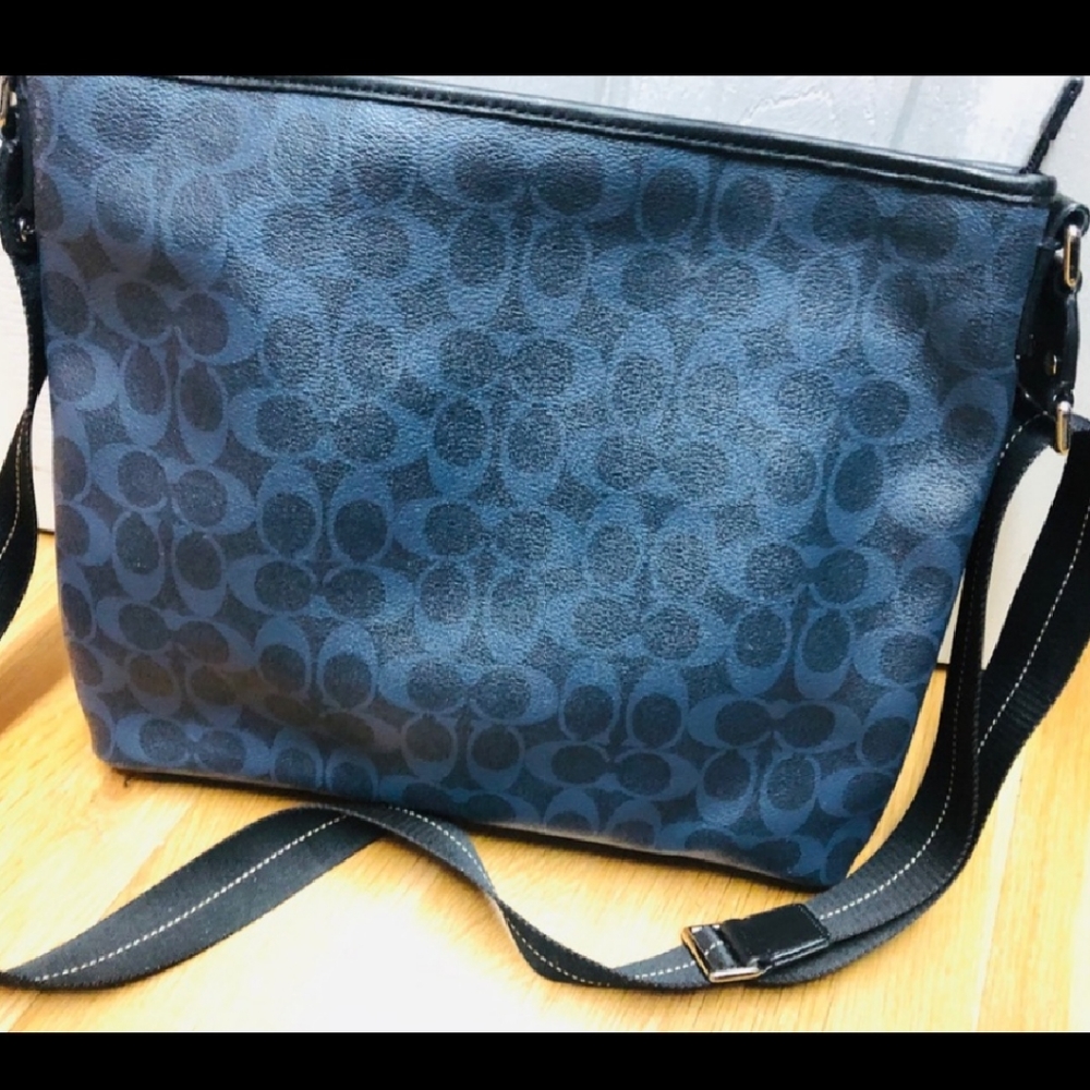 Coach Signature Crossbody bag